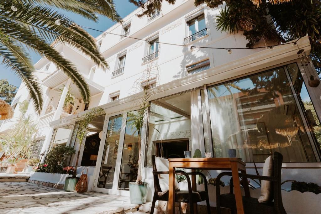 Hotel Le Petit Castel in Antibes
