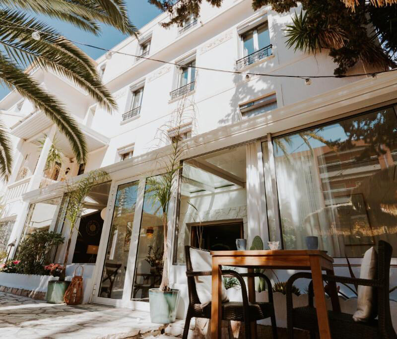 Nestled in a quiet residential area near the beaches and the Cap d’Antibes, Le Petit Castel features a charming Mediterranean facade with soft tones and inviting balconies. Its intimate scale and warm exterior create a peaceful first impression for guests seeking a refined boutique experience.